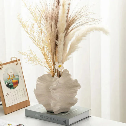 Pétale Decorative Vase | Elegant Porcelain, Unique Geometric Design