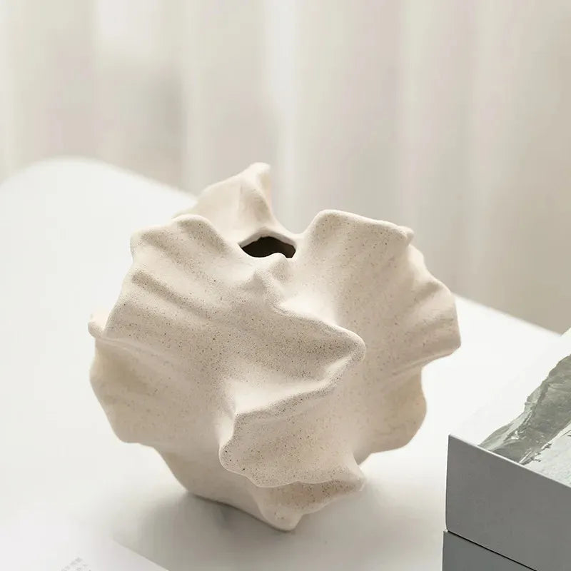 Pétale Decorative Vase | Elegant Porcelain, Unique Geometric Design
